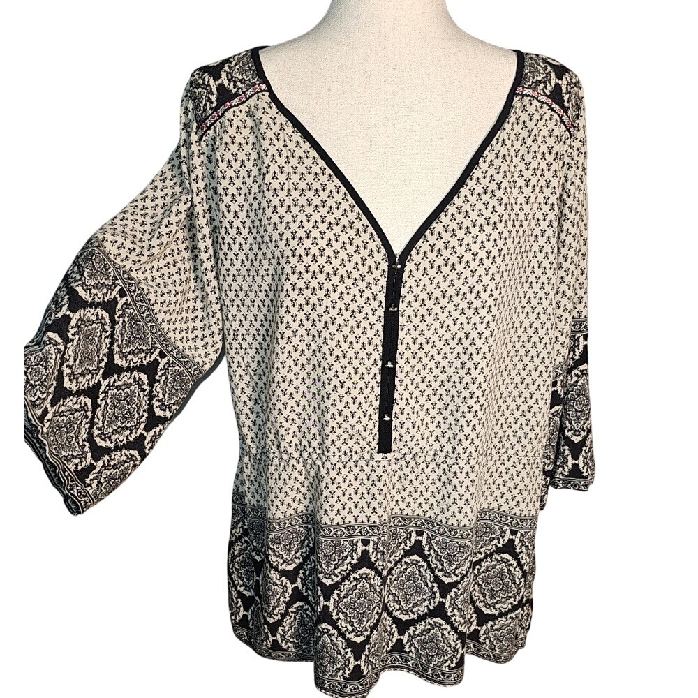 Women's Black and White Patterned Top Contrasting Shoulder, sleeves and hem.  XL